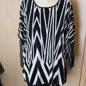 Samuel Dong Black & White Geometric Pleated Women's Top